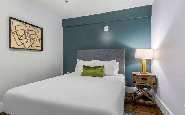 5 Bedrooms Deluxe Apartment with balcony