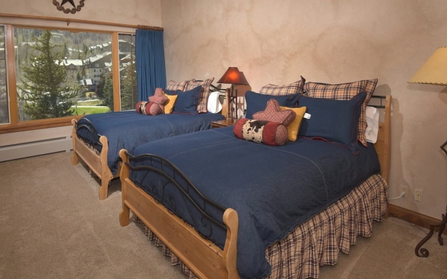 4 Bedrooms Apartment