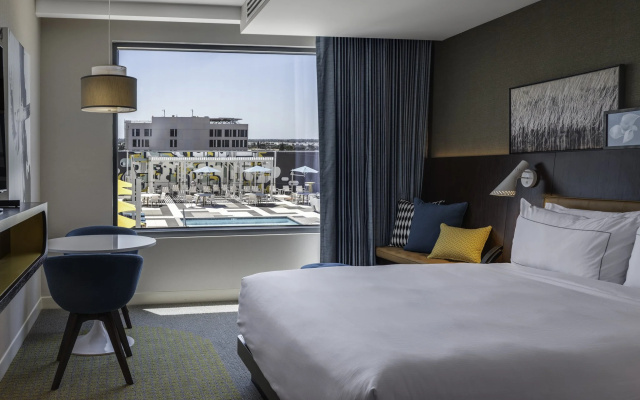 Standard room with pool view