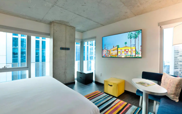Standard Double room with city view