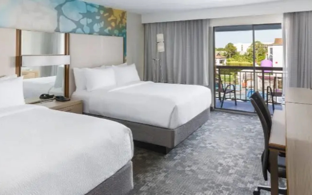 Standard room with pool view