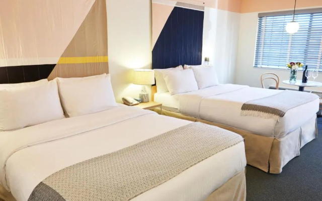 Standard Twin room with pool view