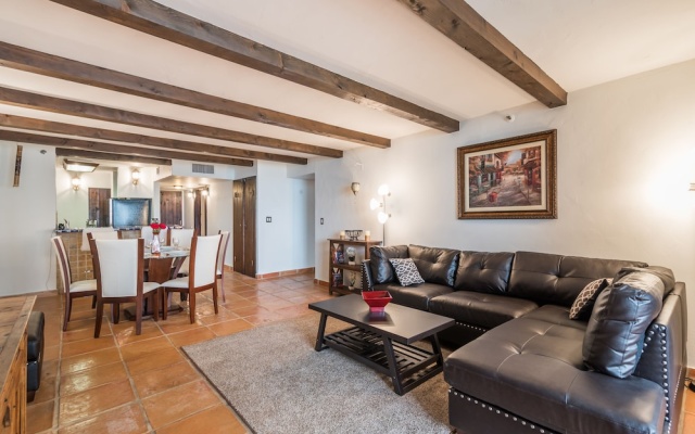 Deluxe Apartment