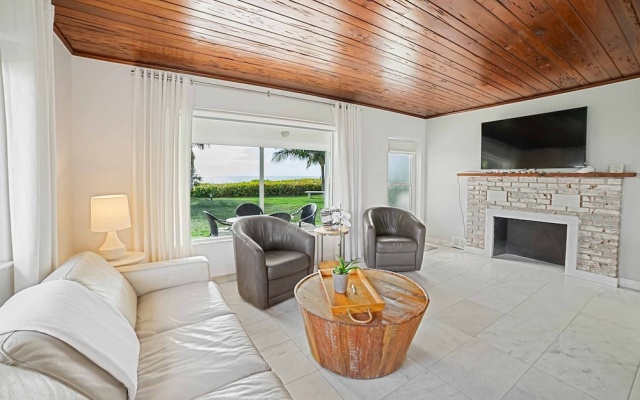 2 Bedrooms Cottage beachfront