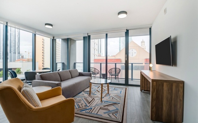 3 Bedrooms Apartment