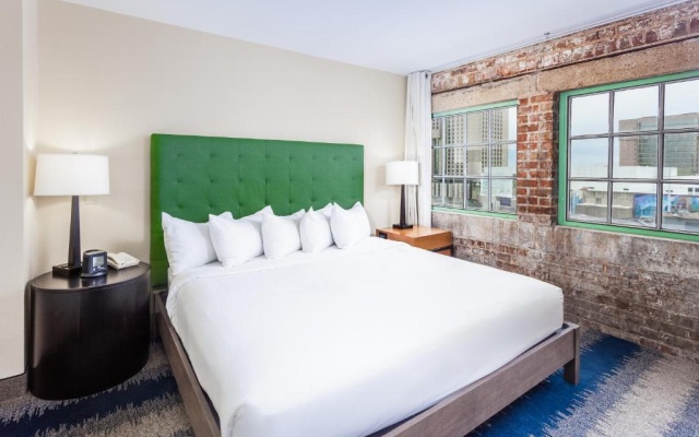 Deluxe Suite