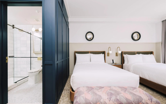 Deluxe Quadruple room