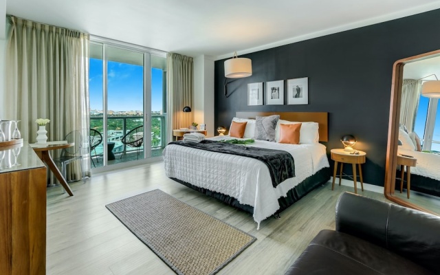 Studio with balcony and with city view