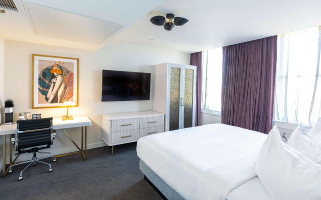 Standard Double room with city view