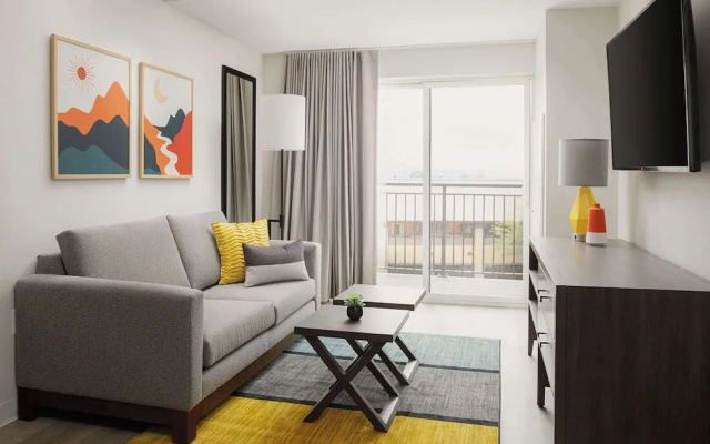 2 Bedrooms Suite with balcony