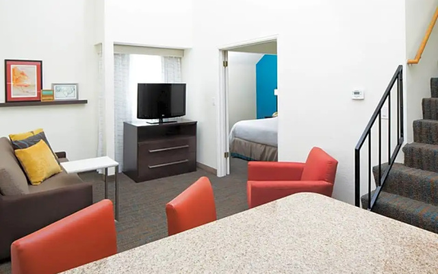 2 Bedrooms Quadruple Apartment