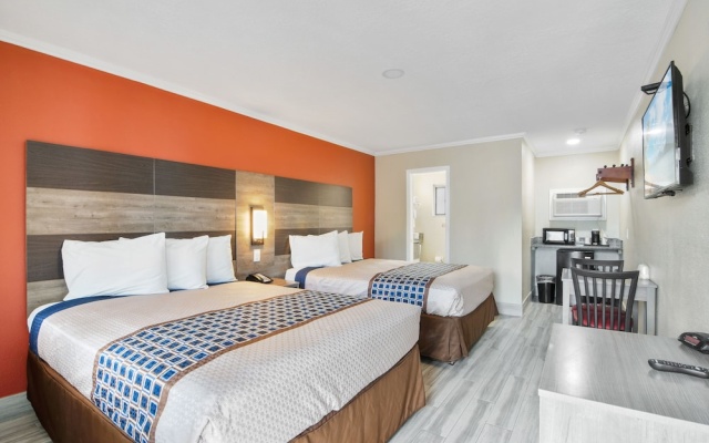 Standard Quadruple Family room beachfront