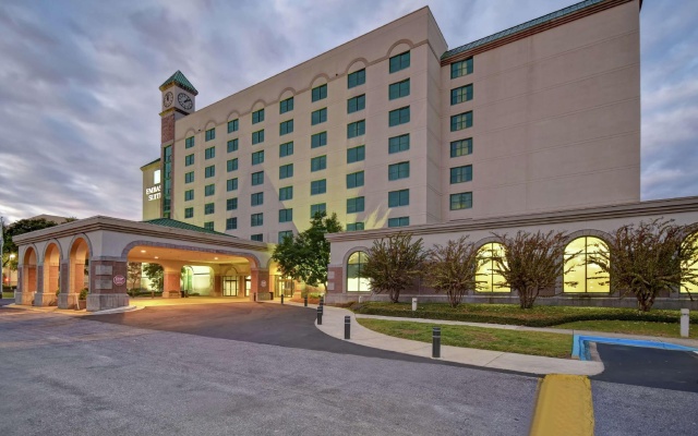 1 Bedroom Mobility Accessible Suite