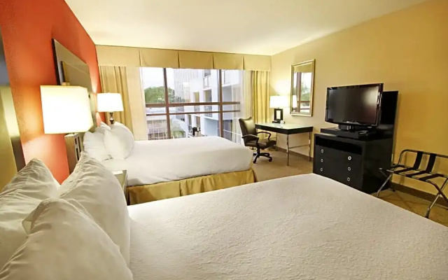 Standard Quadruple room with pool view