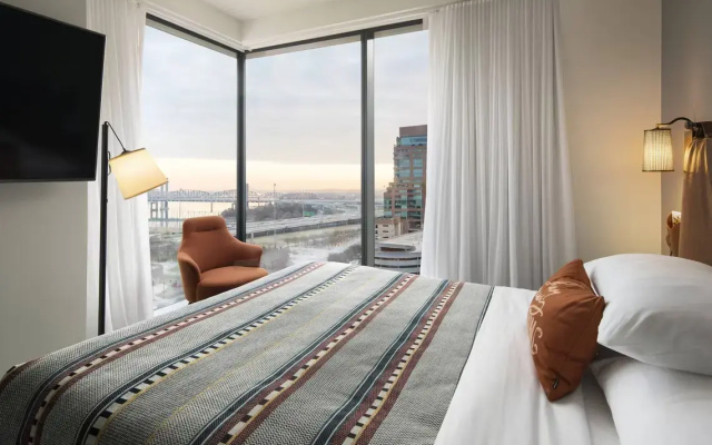 Standard room with river view