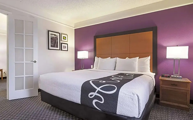 Deluxe Double Suite with pool view