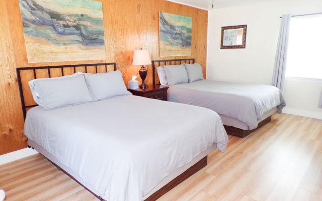 1 Bedroom Standard Quadruple Family room