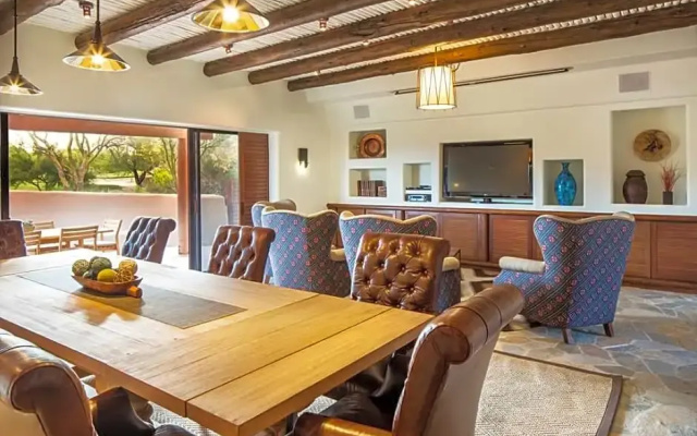 4 Bedrooms Cottage