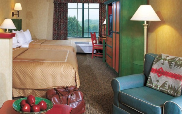 Standard Quadruple room with pool view
