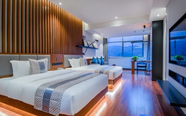 Standard Twin room with river view