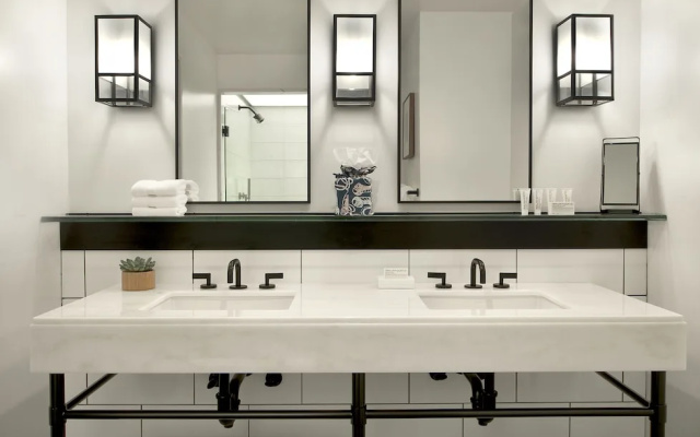 Corner Double Suite