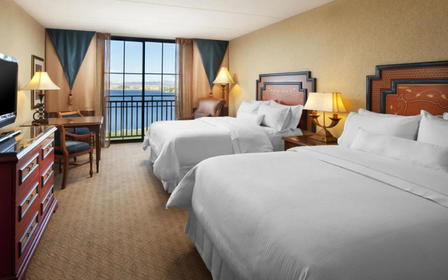 Deluxe Quadruple room with pool view