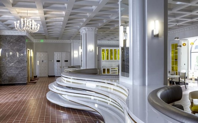 Deluxe room with pool view