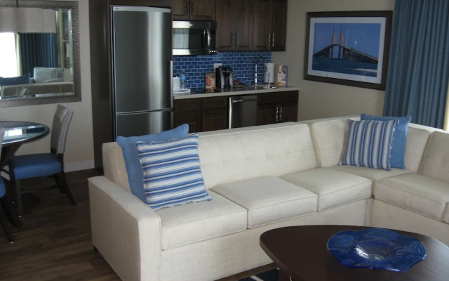 2 Bedrooms Palm Tower Upper Floor Sextuple Suite with gulf view