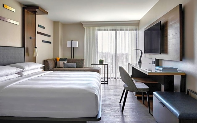 Double Guest room with balcony and with pool view
