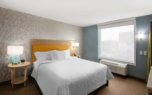 Mobility/hearing accessible Double Suite