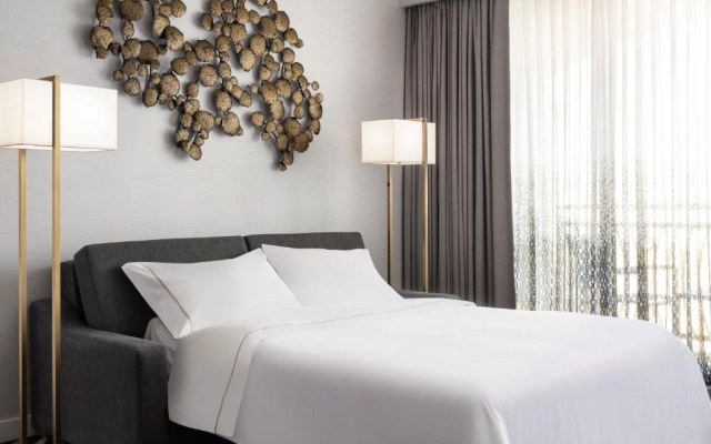 1 Bedroom Double Suite with park view