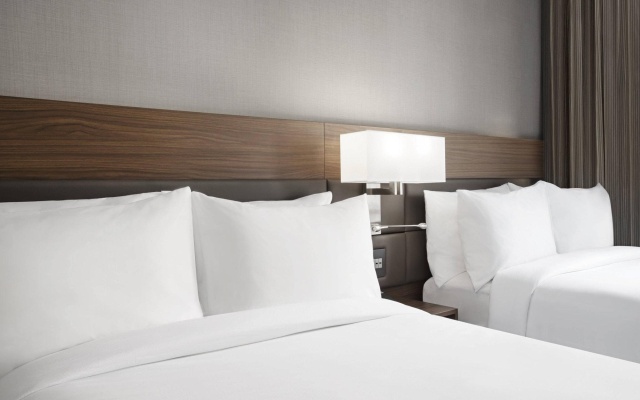 Standard Quadruple room with city view