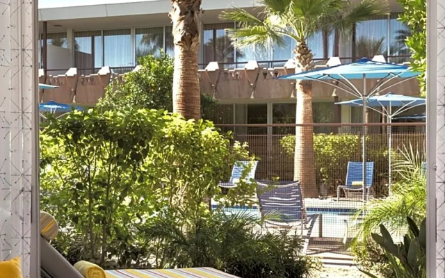 Standard room with pool view