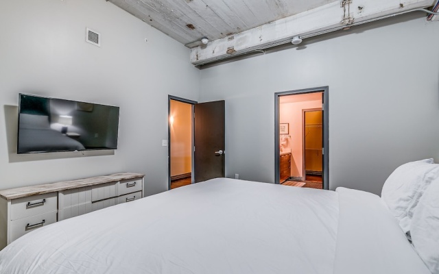 3 Bedrooms Premium Apartment with city view