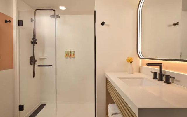 Standard Double room with partial view