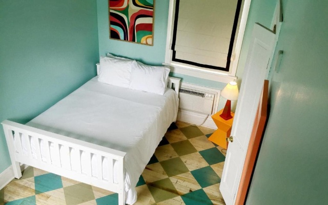 Economy room