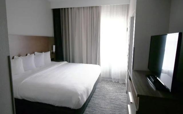 Suite with city view