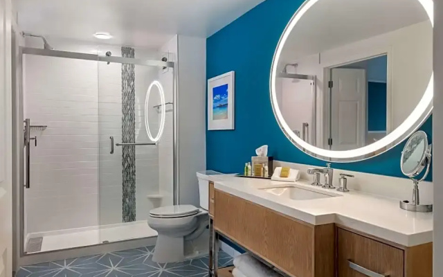 1 Bedroom Double Suite with partial view