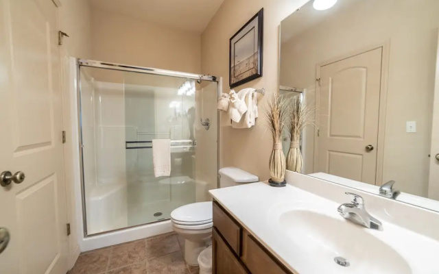 3 Bedrooms Standard Family room with golf view