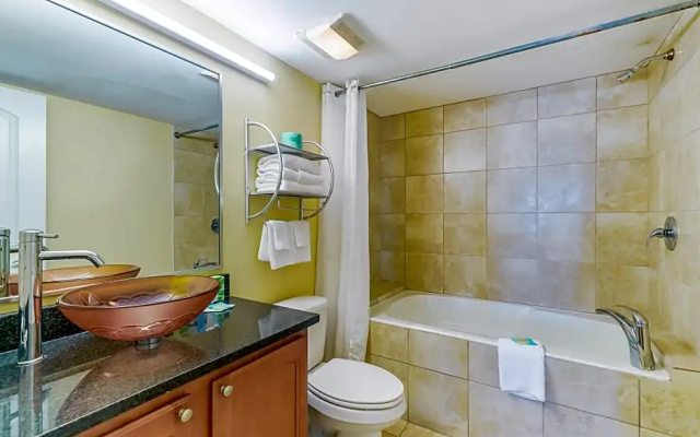 2 Bedrooms Quadruple Suite with partial view