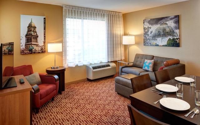 2 Bedrooms Suite with city view