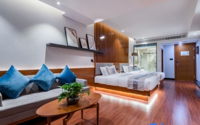 Standard Twin room with city view