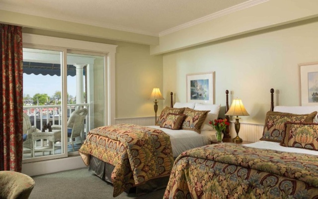 Standard Quadruple room with harbour view