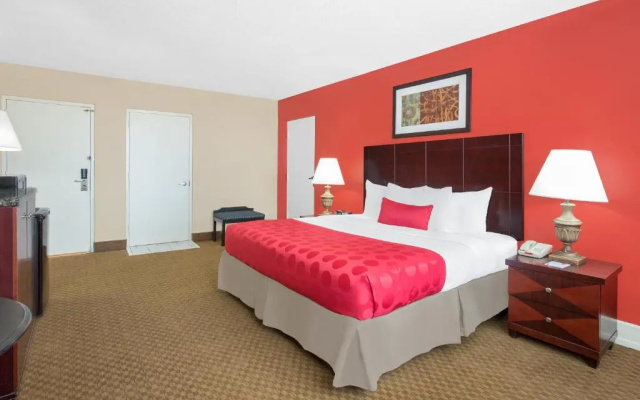 Standard room with partial view