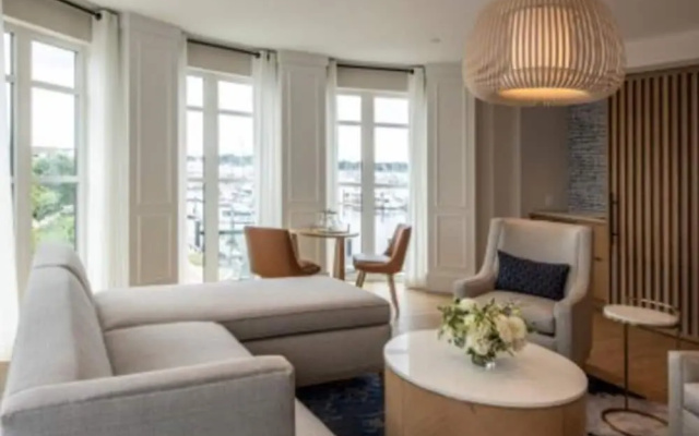 2 Bedrooms Penthouse Suite with balcony