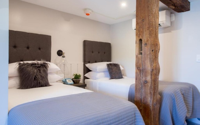 Standard Twin room with mountain view
