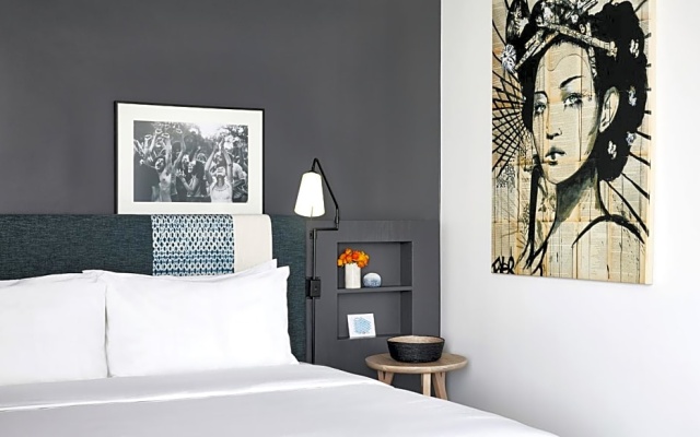 Room with balcony and with city view
