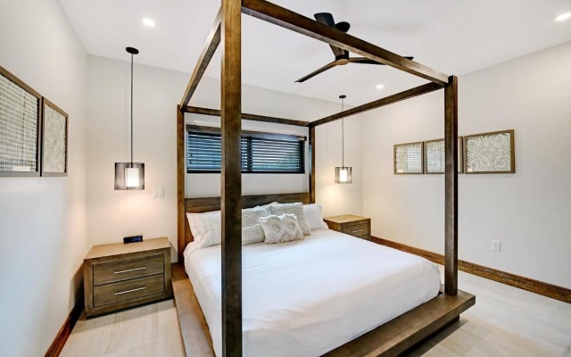 Suite with pool view