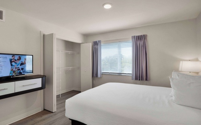 3 Bedrooms Sextuple Suite