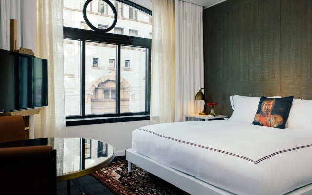Standard Double room with city view